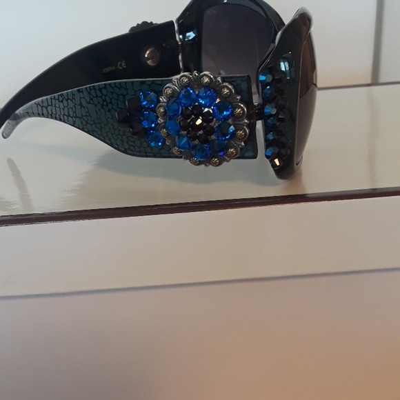 WOMEN\'S HIGH QUALITY CRYSTAL DESIGN SUNGLASSES main image 7